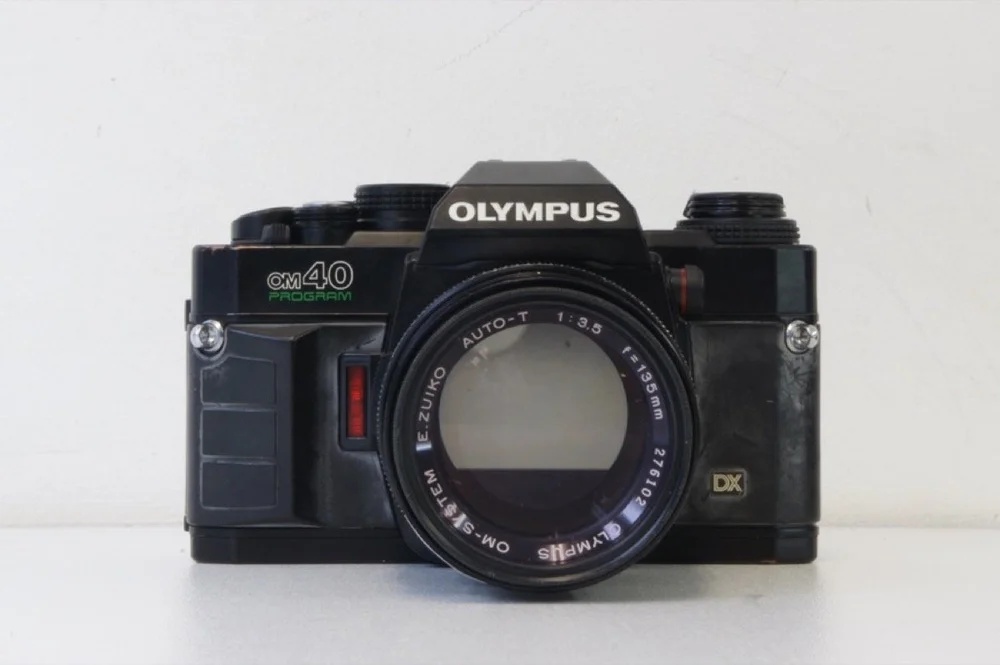Olympus OM40 program with 135mm f/3.5 — Sendean Cameras